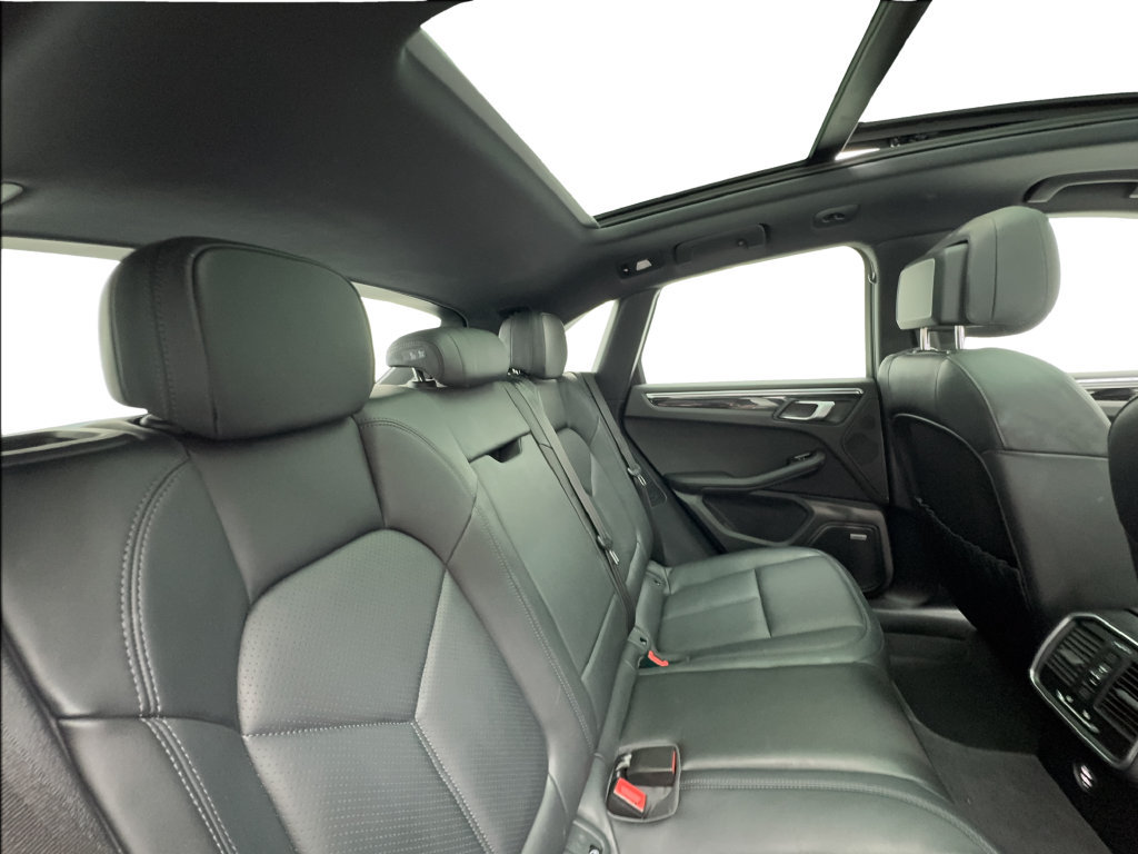 Used 2023 Porsche Macan Turbo AWD/4WD image 29