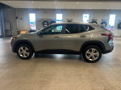 Used 2024 Chevrolet Trax LS w/ Driver Confidence Package FWD image 8