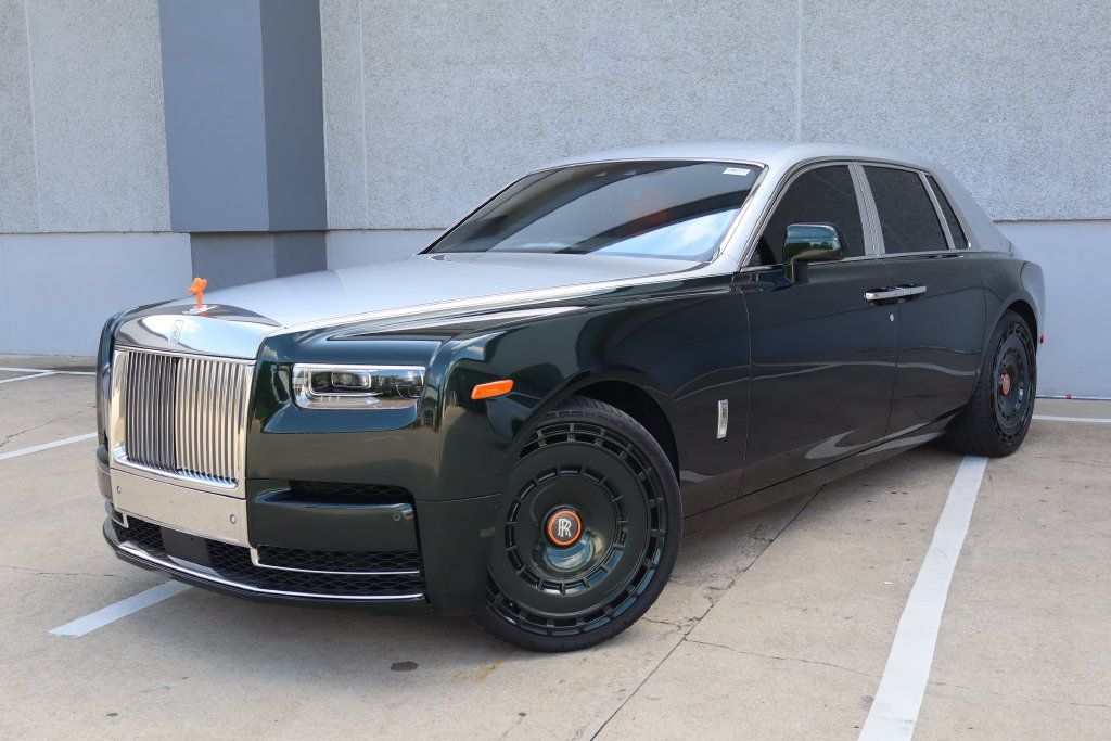 Used 2023 Rolls-Royce Phantom Sedan w/ Leather Finishing Pack RWD image 1