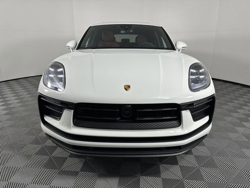 Certified 2025 Porsche Macan image 10