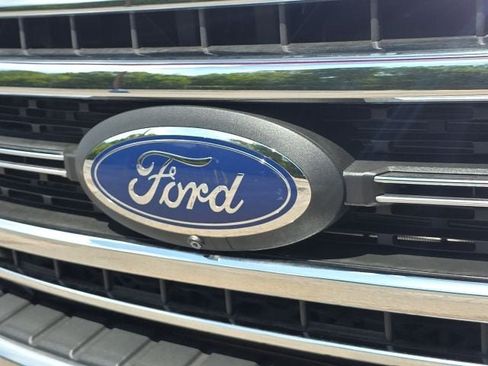 Used 2022 Ford F350 Lariat w/ Lariat Ultimate Package AWD/4WD image 9