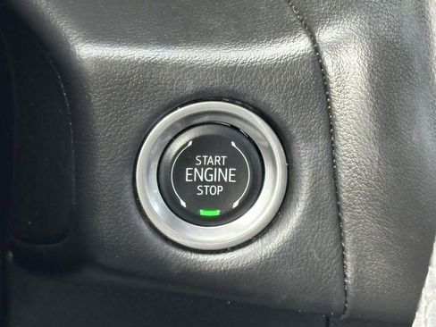 Used 2024 GMC Yukon XL SLT image 24