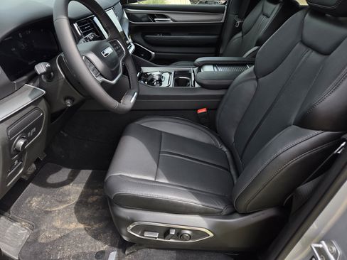 New 2026 Jeep Grand Wagoneer Limited AWD/4WD image 15