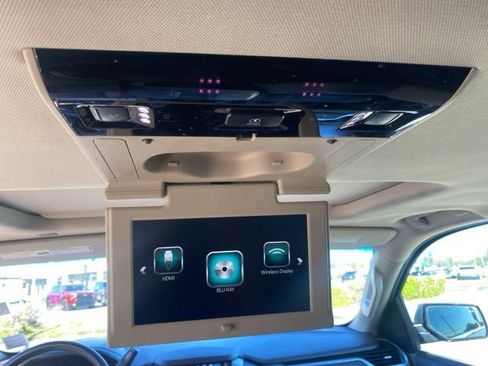 Used 2017 Chevrolet Suburban LT image 19