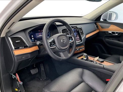 Used 2023 Volvo XC90 B6 Plus image 18