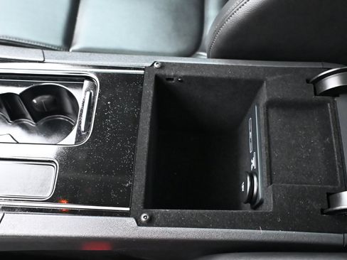 Used 2020 Jaguar F-PACE Premium image 25