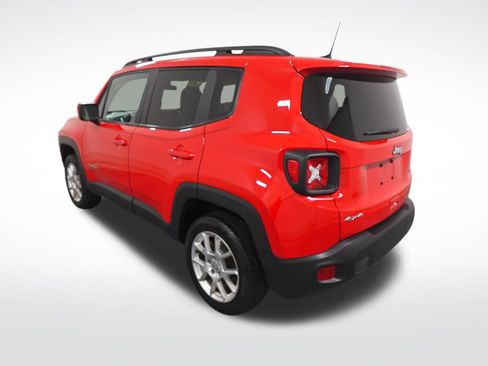 Used 2019 Jeep Renegade Latitude w/ Cold Weather Group image 3