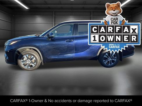 Used 2022 Toyota Highlander XLE image 2