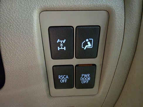 Used 2013 Lexus LX 570 4WD w/ Luxury Pkg w/Pre-crash image 46