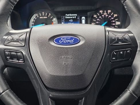 Used 2018 Ford Explorer XLT image 18