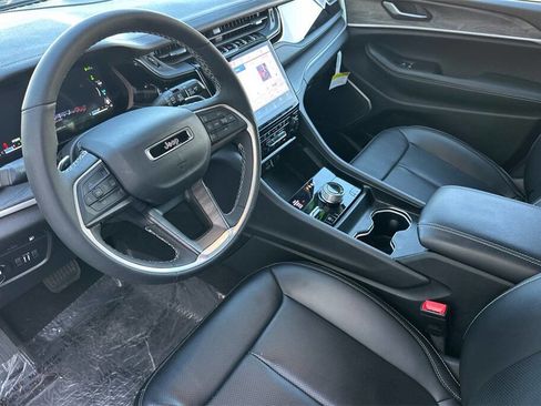 Used 2023 Jeep Grand Cherokee 30th Anniversary image 11