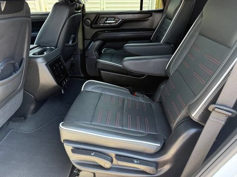 Used 2025 GMC Yukon AT4 Ultimate AWD/4WD image 37