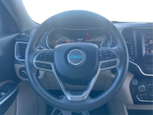 Used 2019 Jeep Cherokee Latitude w/ Popular Appearance Group image 12