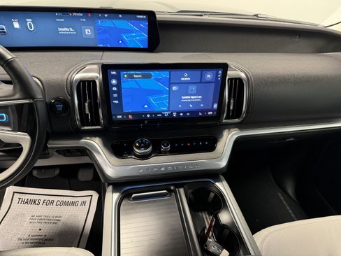 Used 2025 Ford Expedition Platinum image 7