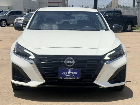 Used 2025 Nissan Altima 2.5 SV FWD image 3