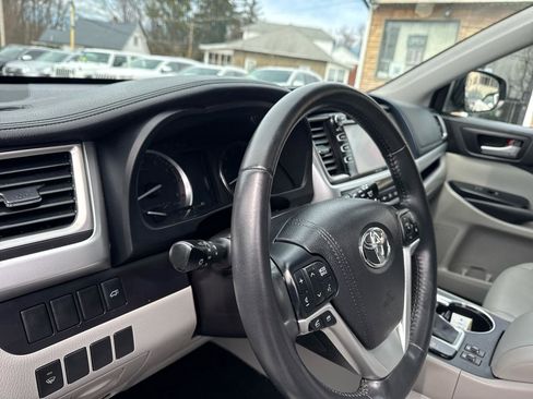 Used 2015 Toyota Highlander XLE AWD/4WD image 30