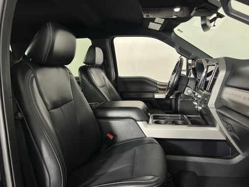 Used 2022 Ford F250 Lariat w/ Chrome Package image 33