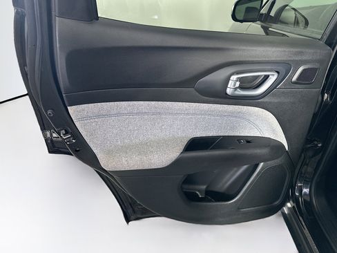 Used 2022 Jeep Compass Latitude w/ Sun and Sound Group image 27