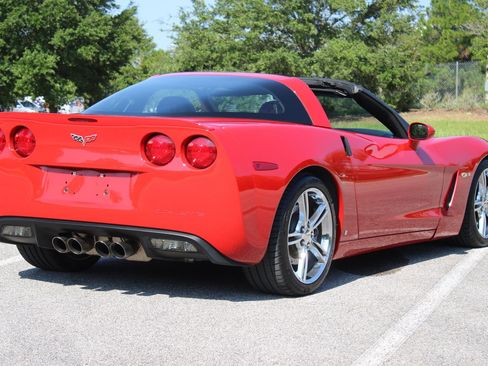 Used 2007 Chevrolet Corvette Coupe w/ Performance Package RWD image 20