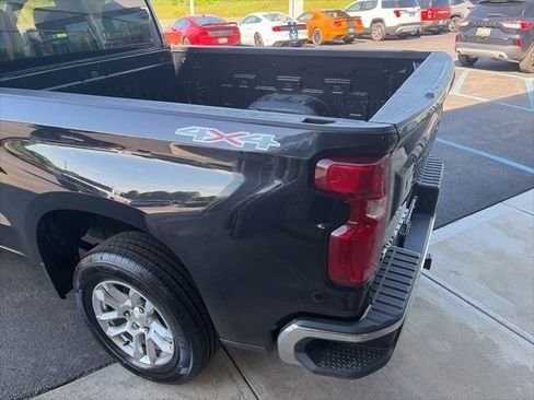 Used 2023 Chevrolet Silverado 1500 LT AWD/4WD image 26