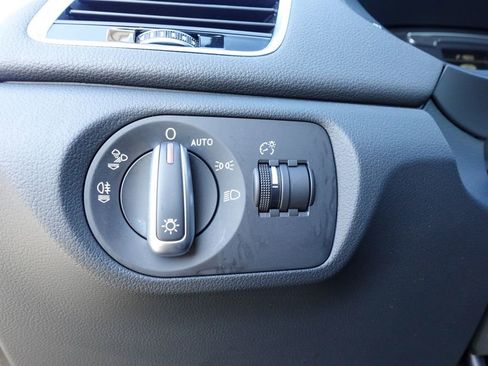 Used 2018 Audi Q3 2.0T Premium Plus w/ Premium Plus Package image 16