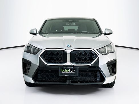 Used 2025 BMW X2 xDrive28i AWD/4WD image 2