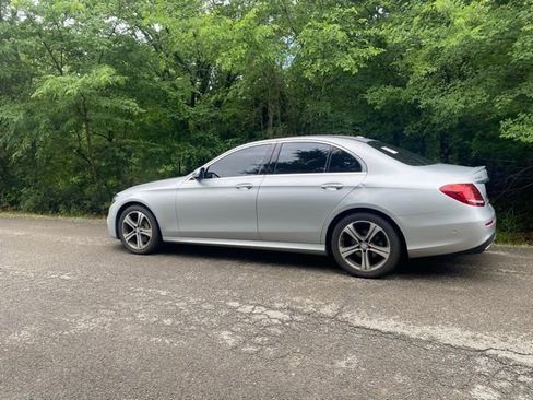 Used 2017 Mercedes-Benz E 300 4MATIC image 5