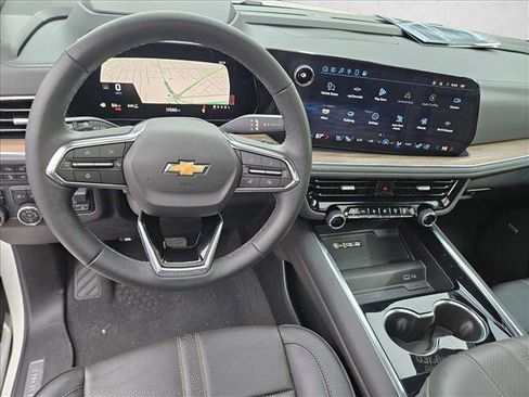 Used 2025 Chevrolet Tahoe High Country image 17