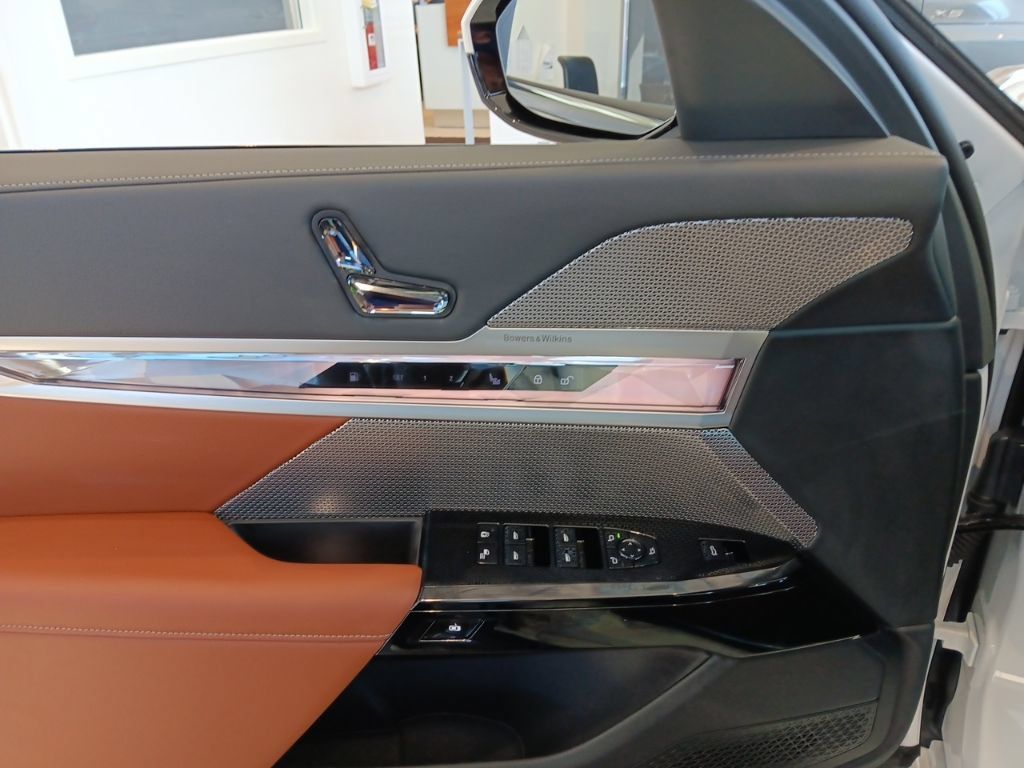 New 2026 BMW 750e xDrive AWD/4WD image 14
