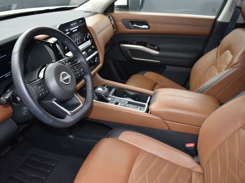 Used 2024 Nissan Pathfinder Platinum w/ Cargo Package image 12