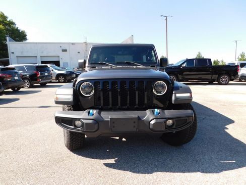 Used 2023 Jeep Wrangler Unlimited w/ Cold Weather Group AWD/4WD image 3