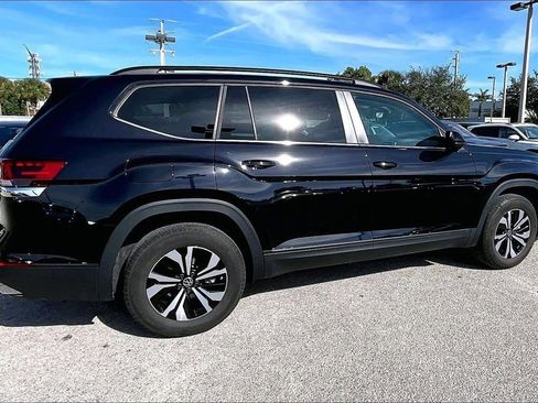 Certified 2025 Volkswagen Atlas SE image 4