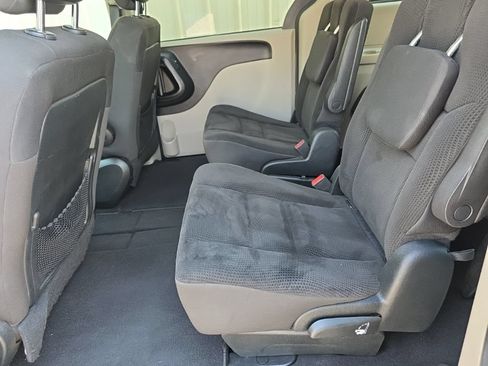 Used 2018 Dodge Grand Caravan SE w/ UConnect Hands-Free Group FWD image 19