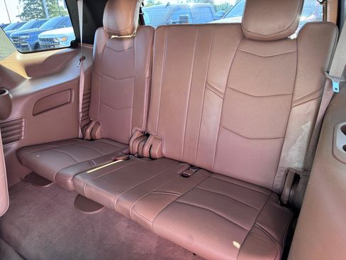 Used 2017 Cadillac Escalade Platinum AWD/4WD image 17