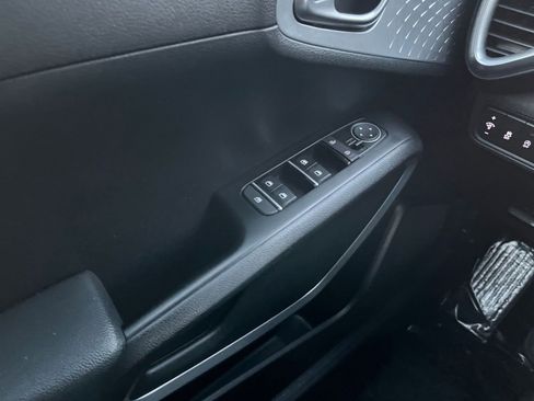 Used 2025 Kia Soul LX w/ LX Technology Package image 18