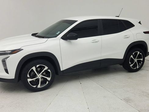 Certified 2024 Chevrolet Trax RS FWD image 3