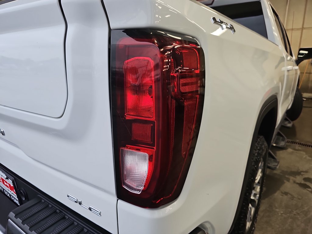Used 2021 GMC Sierra 1500 SLE AWD/4WD image 32