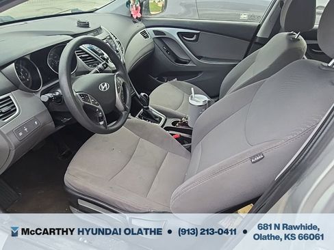 Used 2015 Hyundai Elantra SE w/ Option Group 02 FWD image 5