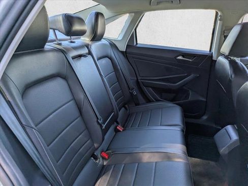 Used 2023 Volkswagen Jetta SE image 18