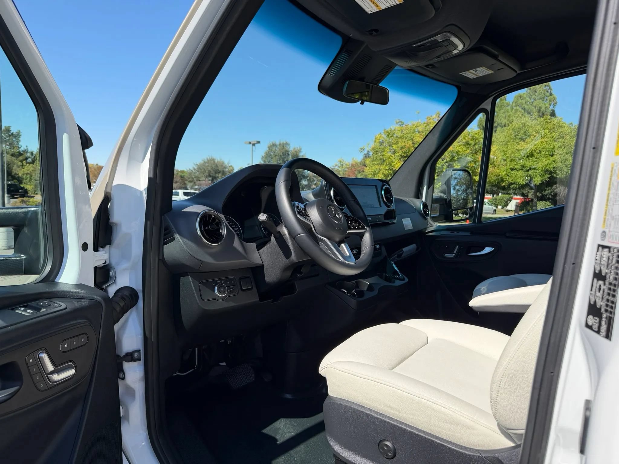 Used 2019 Mercedes-Benz Sprinter 170 image 3