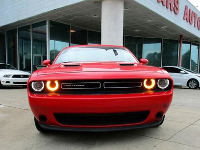 Used 2016 Dodge Challenger SXT