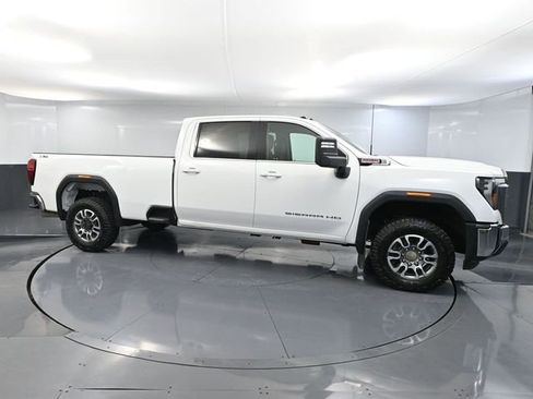 Used 2024 GMC Sierra 3500 SLE w/ SLE Convenience Package image 3