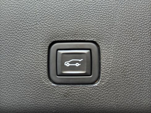 Used 2021 Chevrolet Traverse LT AWD/4WD image 22