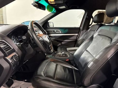 Used 2016 Ford Explorer XLT w/ Equipment Group 202A FWD image 18
