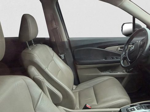 Used 2016 Honda Pilot Touring image 10