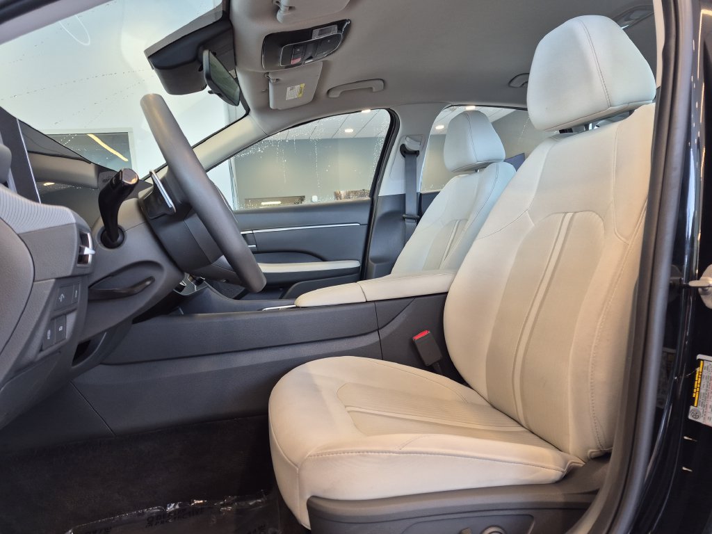 Used 2025 Hyundai Sonata SEL FWD image 13