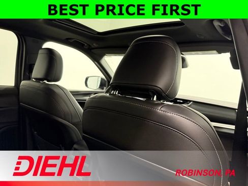 New 2025 Jeep Grand Cherokee Altitude image 13