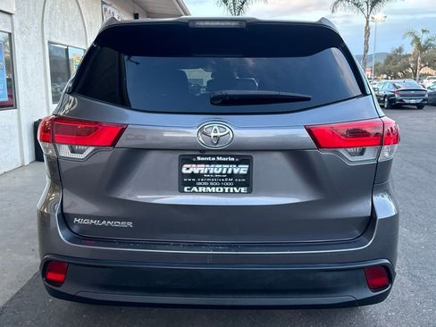 Used 2018 Toyota Highlander LE w/ Carpet Mat Package (TMS) FWD image 5