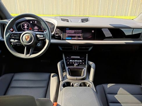 Certified 2025 Porsche Cayenne AWD/4WD image 12