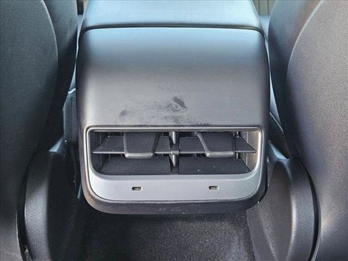 Used 2021 Tesla Model Y Long Range AWD/4WD image 19